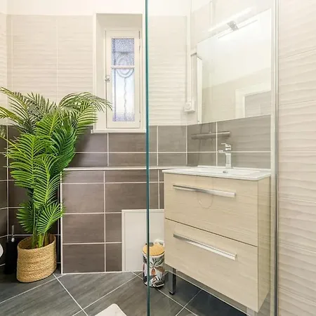 Esprit Jungle : Equipe, Chambre, Wifi Fibre Apartment Grenoble